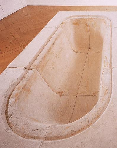Whiteread_plaster_tub__ether__1990_artstor_103_41822003717343