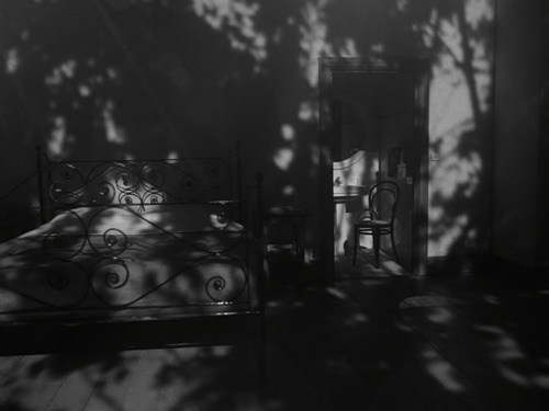 20121226234017-shadow_fstill_05