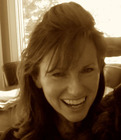 20130325213502-sepia_handbehind