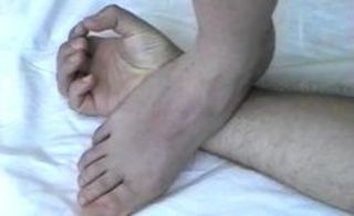 Hand and Foot,Douglas Gordon