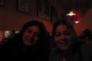 Solis_sisters_at_bar