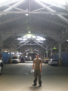 Erik_in_warehouse