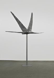 Abakanowicz_-stainless-bird-on-pole-ii