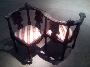 Electric_love_seat