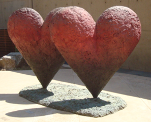 Twin 6\' Hearts. Collection of Palm Springs Art Museum, gift of Donna and Cargill MacMillan, Jr.,Jim Dine