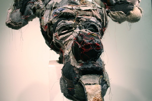 20100909011559-head_detail_2