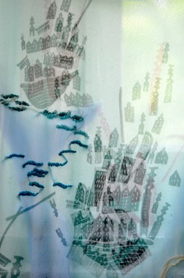 20100925030231-sayaka_abe_imaginary_mountain_fighting_with_water_detail_2