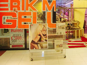20110106051604-12_erik_van_lieshout_use