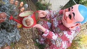 20110109121933-terri_lloyd_pinkbuddhainthegarden2