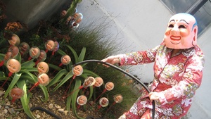 20110109122103-terri_lloyd_pinkbuddhainthegarden3