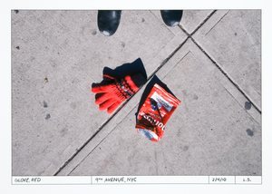 20110125190000-stillman_found_glove_red_9thavenue