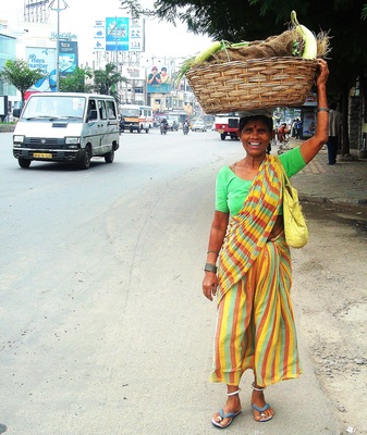 20110126090345-women_selling_vegetables