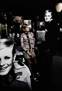 Twiggy_bar_new_york_1967-1