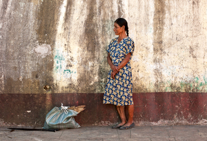 20110209120259-huatulco__mexico__2010_-_woman_at_the_wall