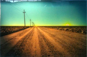 20110302091402-melissa_hutton_dont_be_long_1493_391