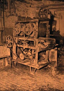 20110313001552-machine
