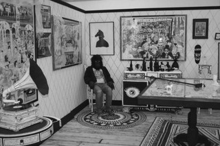 The Unknown Room,Le Gun