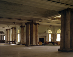 20110320084744-14__linka_a_odom_foyer