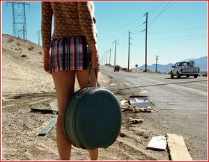20110405095441-alex_prager_desert