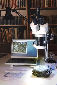 20110409125550-library_microscope_t