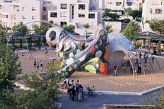 20110603231650-grasshopper_in_the_park