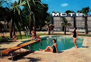20110607142150-3_girls_poolside