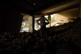 an experiment on mg road - video still,Asim Waqif