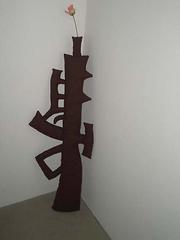 La fleur au fusil (The flower on the rifle),Annette Messager