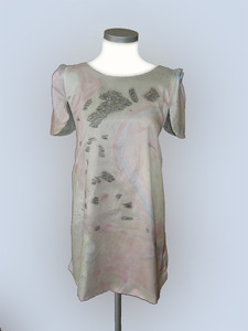 20110831162540-09_spruth_magers_gallery__london__painted_silk__smock_design_michelle_brunnick__front_