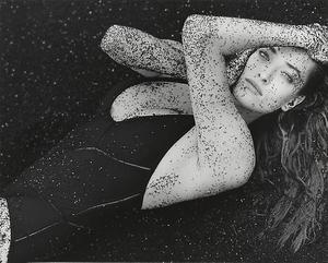20110902003409-tatjana_with_black_sand_hawaii_b_19870