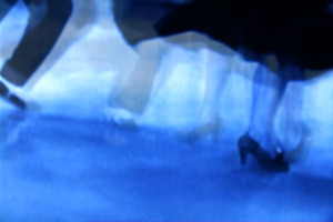 20110910080337-sara_sun-blue_72