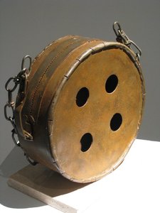 20111123125132-louis_buttom_bag