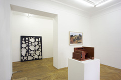 20111213053621-installation_3