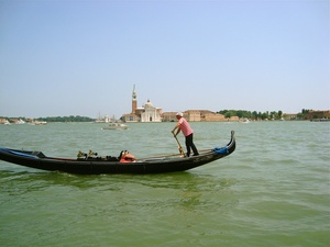 20120208014226-v_canoe
