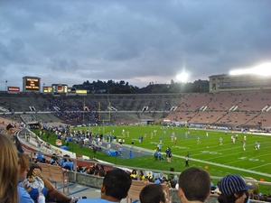 20120208015952-football_stadium