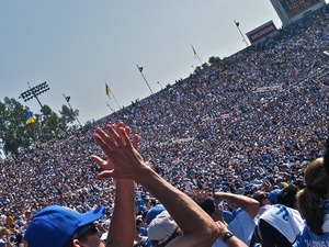 20120208020052-8_clap