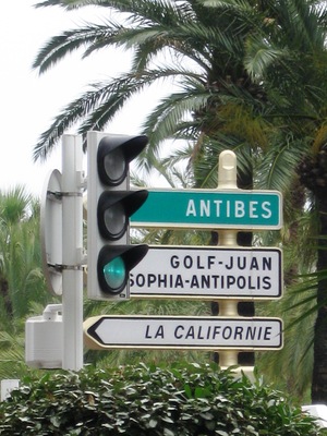 20120212214323-cannes_-_signal_light