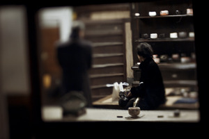 20120305185923-kyoto__japan__2011___couple_in_window