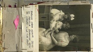 20120418141105-family_group_23x15x1