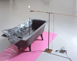 Baignoire (Dialogue entre l\'eau e et l\'oeuf) ,Pier Paolo Calzolari
