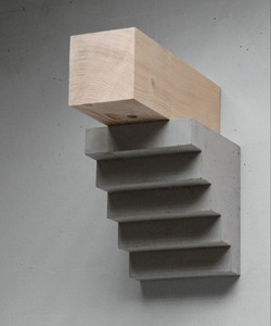 20120504074557-hubert_kiecol_tr_ger__2012__beton__holz__44_x_23_x_45_cm
