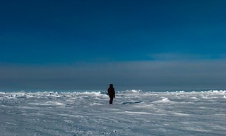  Nummer negen, 24 hour performance at 90 deg latitude, 00 deg longitude The geographic northpole; the north ex of the earth.,Guido van der Werve
