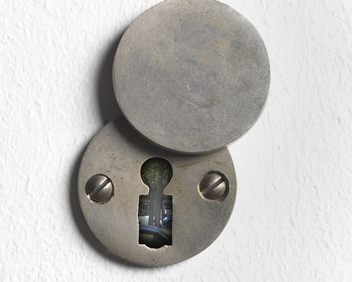 20120507180305-keyhole__2012