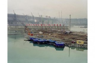 Proyecto Presa de las Tres Gargantas?, Presa #1, rio Yangtzé, China / Three Gorges Dam Project, Dam #1, Yangtze River, China ,Edward Burtynsky