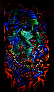 20120608063218-delusionist_black_light_king_2ill_clothing_black_light_art