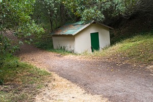 20121006003436-trail_hut