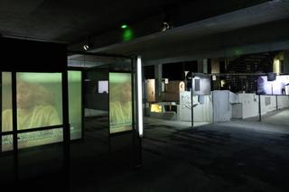 Vue de l\'exposition monographique de Neïl Beloufa "Les Inoubliables prises d\'autonomie", dans le cadre de la saison \'Imaginez l\'Imaginaire" ,Neïl Beloufa