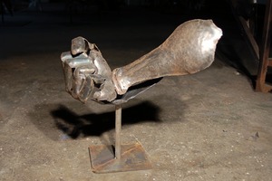 20121107160449-adrian_landon_metal_sculpture_fist1