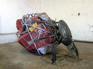 20121107161543-dung_beetle_adrian_landon_metal_sculpture_2