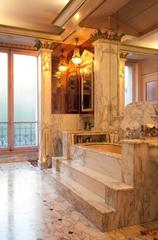 Salle de bains (Chantal Crousel) ,Danh Vo